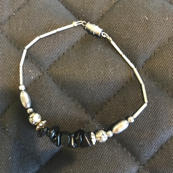 Silver and black beaded bracelet - Picture 5 of 7